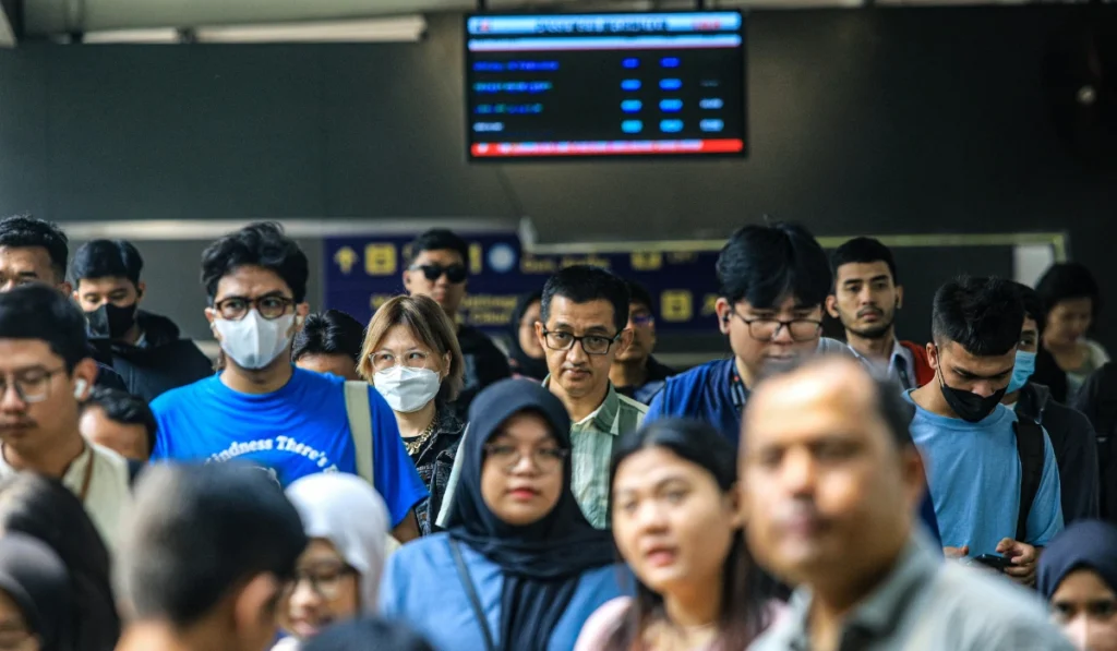 Buruh Harian Lepas: Hak dan Aturan Kerjanya di Indonesia Perbedaan buruh harian lepas, pekerja kontrak, dan freelance